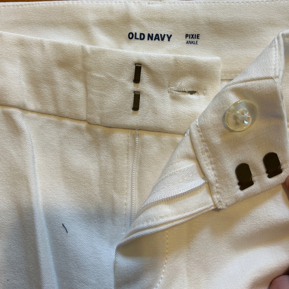 Old Navy Pixie Ankle Pants White Size 8 Petite